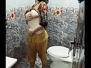 Pakistani Thong cam Unfocused Sobia Splashing